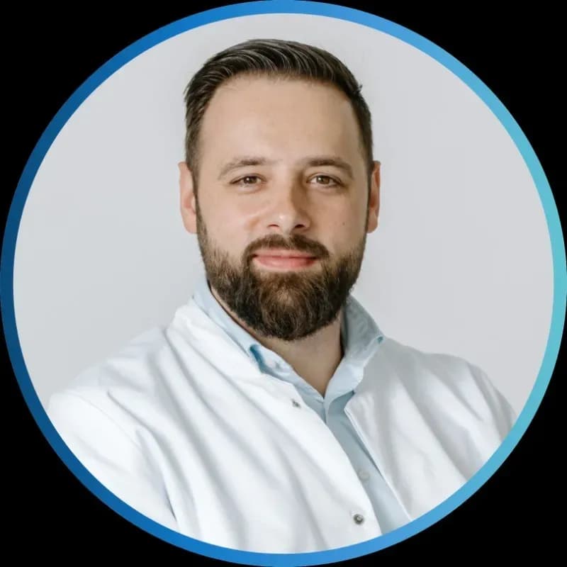 Dr. Med (Univ. Tuzla)